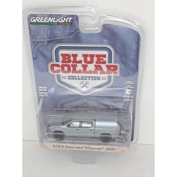 Greenlight 1:64 Chevrolet Silverado 1500 Camper Shell 2023 sterling gray